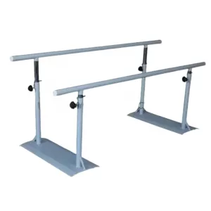 Perspectiva de las barras paralelas plegables con bases extraplanas para fisioterapia